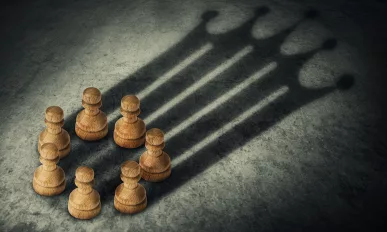 Pawns in the shape of a crown