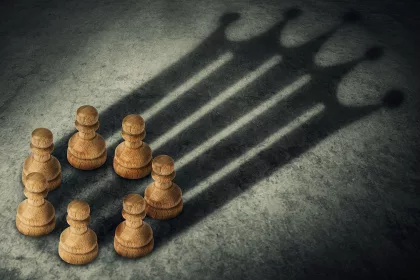 Pawns in the shape of a crown
